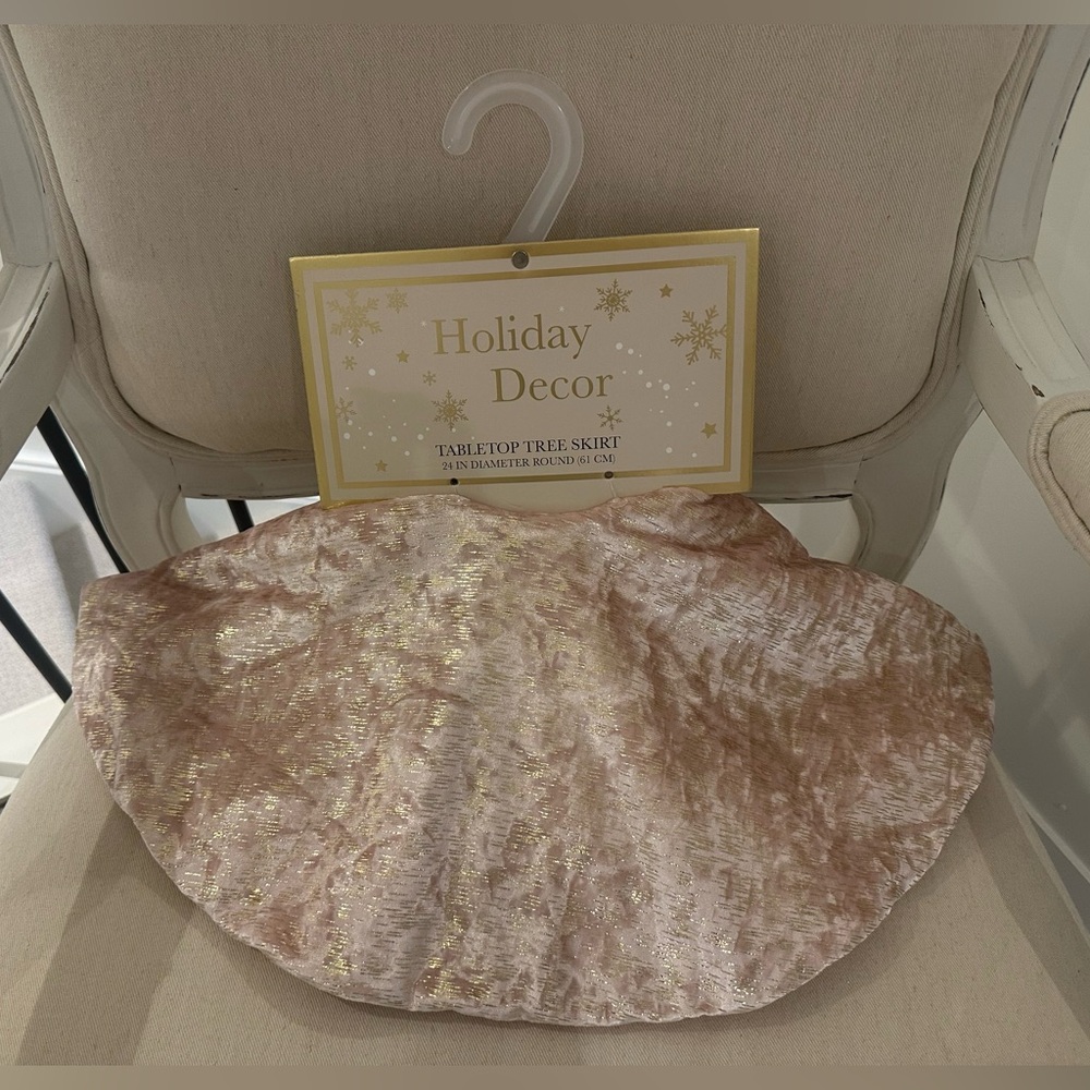 NWT 24” Tabletop Christmas Tree Skirt - Gold & Pale Pink